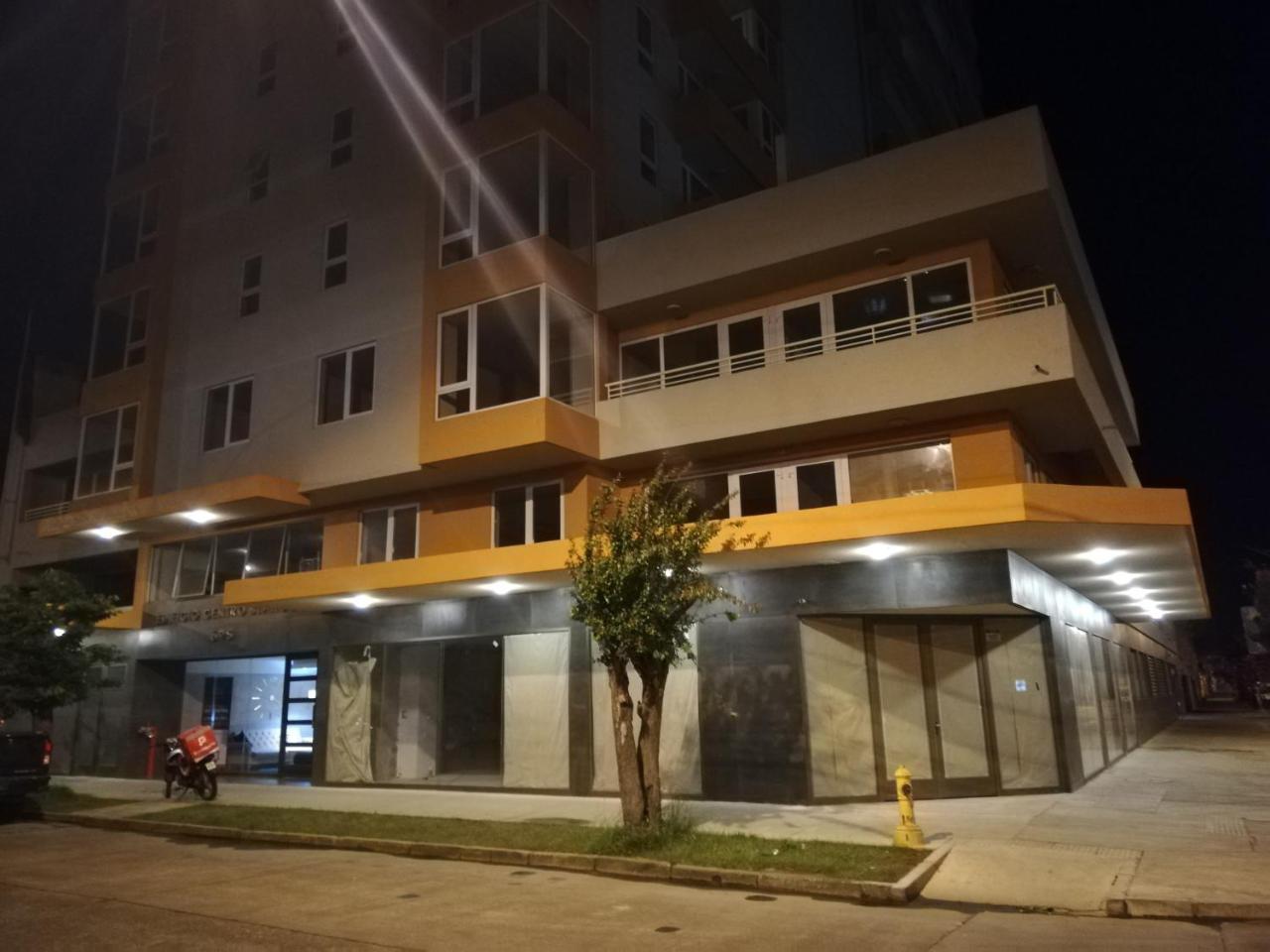 Depto Estudio 1811 Edificio Centro Blanco Con Estacionamiento เตมูโก ภายนอก รูปภาพ