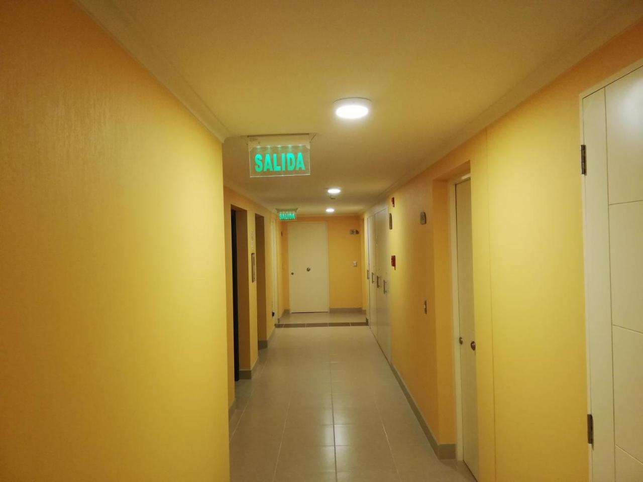 Depto Estudio 1811 Edificio Centro Blanco Con Estacionamiento เตมูโก ภายนอก รูปภาพ